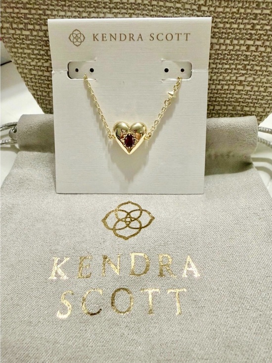 Kendra Scott Jewelry - Kendra Scott Gold Heart Bracelet with Deep Red Stone